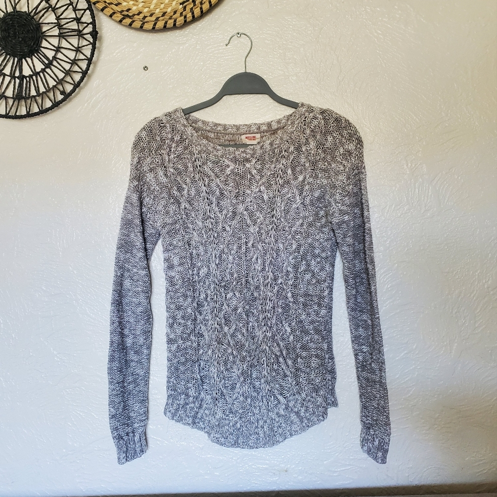 Cable knit pull over sweater